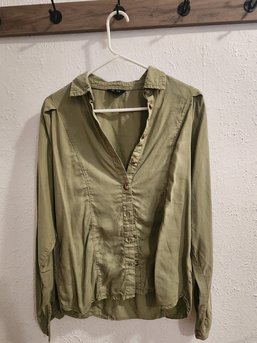 RW&CO Olive Dolman/Batwing Relaxed Sleeve Button-Down- Tencel/Lyocell - Small - Picture 3 of 8
